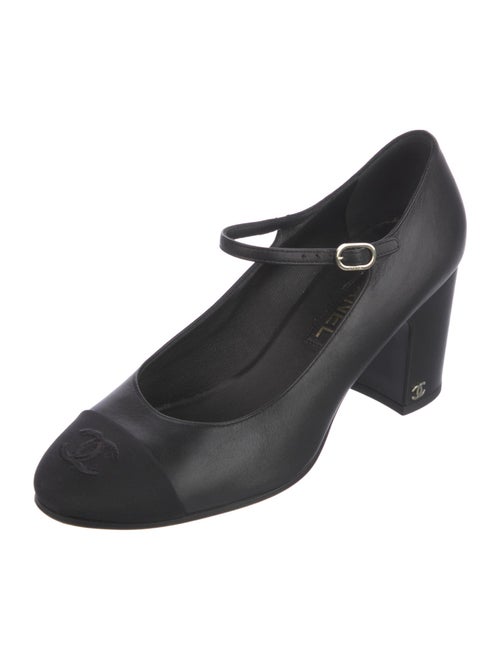 Chanel 2023 Interlocking CC Logo Pumps