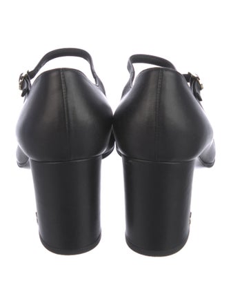 Chanel 2023 Interlocking CC Logo Pumps
