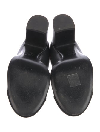 Chanel 2023 Interlocking CC Logo Pumps