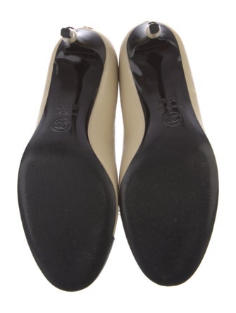 Chanel 2018 Interlocking CC Logo Pumps