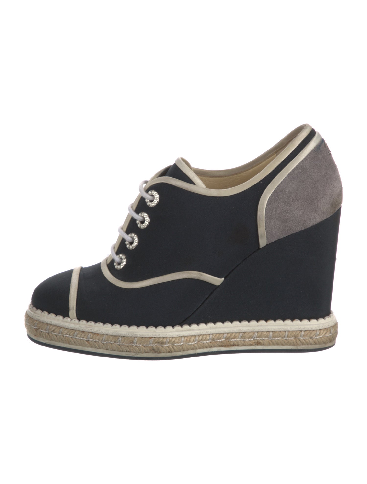 Chanel 2016 Interlocking CC Logo Pumps