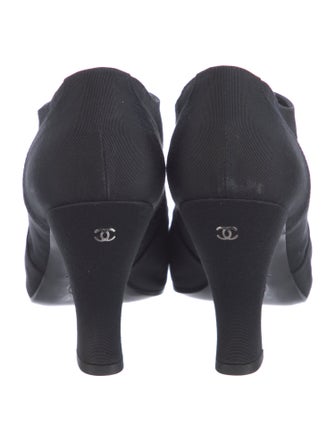 Chanel 2018 Interlocking CC Logo Pumps