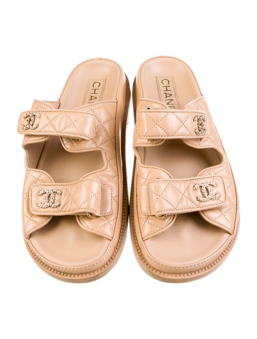 Chanel 2024 Gate No. 5 Slides