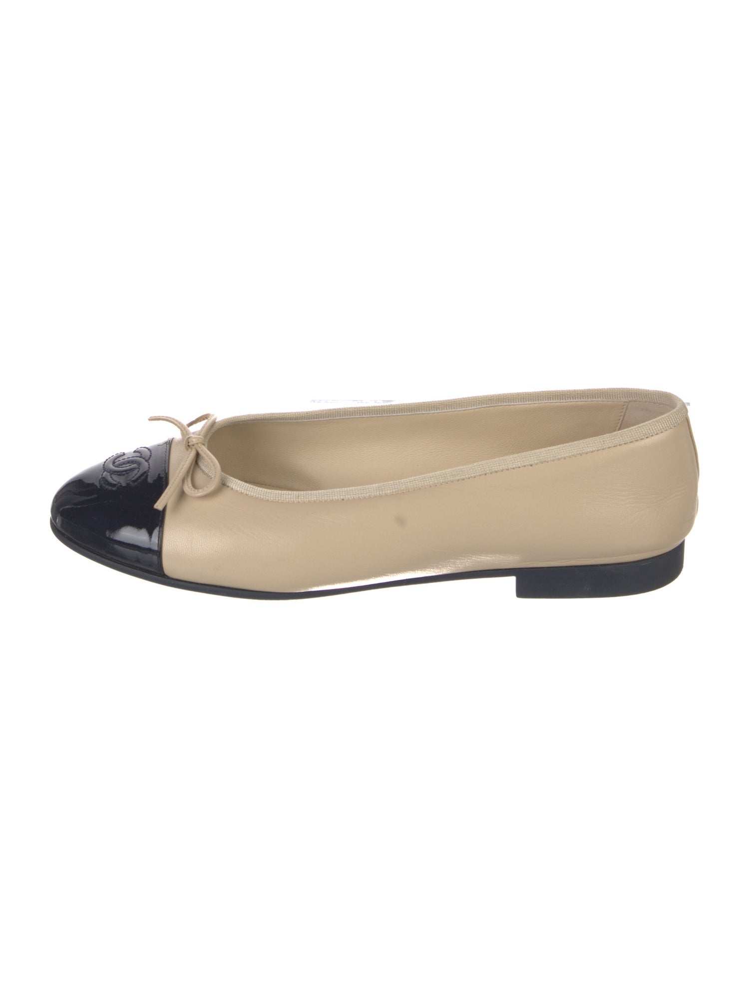 Chanel Interlocking CC Logo Leather Ballet Flats