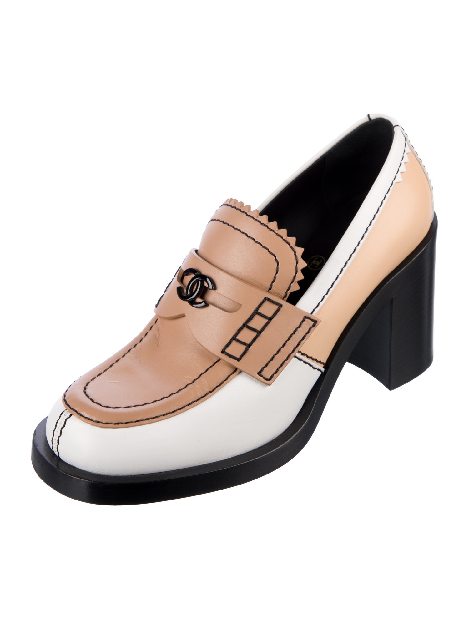 Chanel 2023 Interlocking CC Logo Pumps