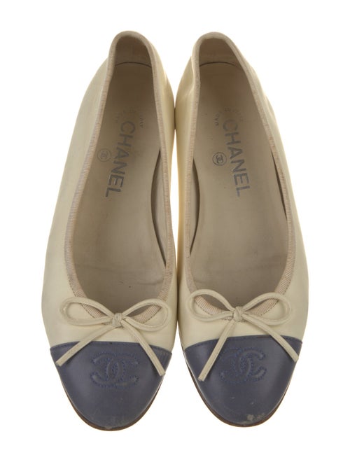 Chanel Interlocking CC Logo Leather Ballet Flats