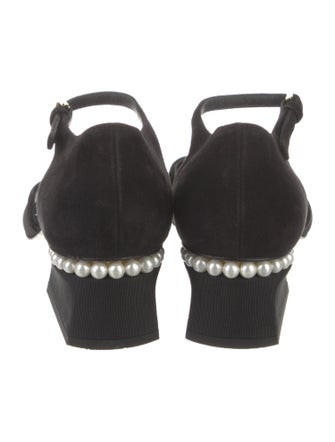 Chanel 2022 Interlocking CC Logo D'Orsay Pumps