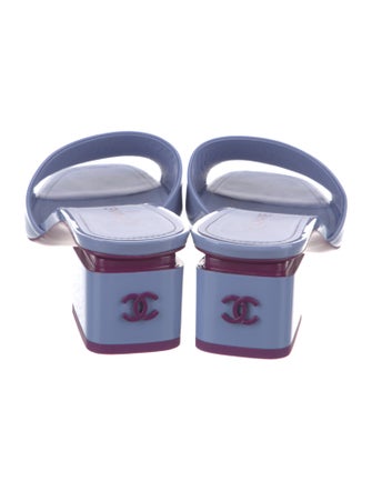 Chanel Interlocking CC Logo Patent Leather Slides