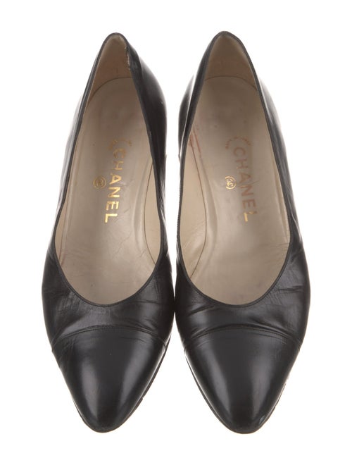 Chanel Interlocking CC Logo Leather Pumps
