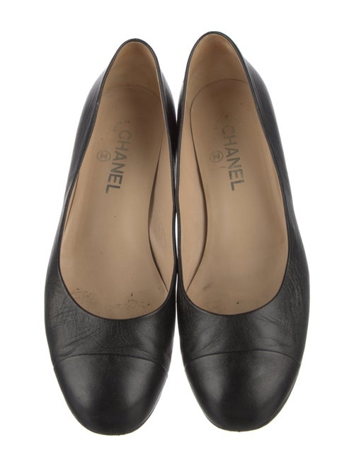 Chanel Interlocking CC Logo Leather Pumps