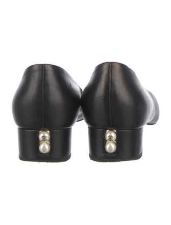Chanel Interlocking CC Logo Leather Pumps