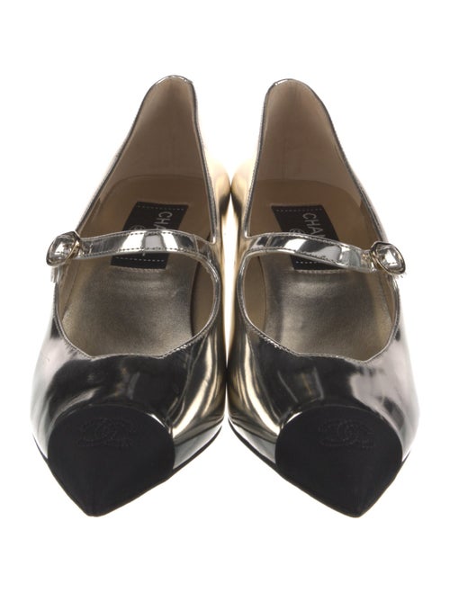 Chanel 2022 Interlocking CC Logo Pumps