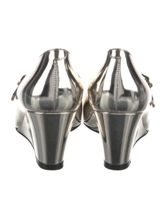 Chanel 2022 Interlocking CC Logo Pumps