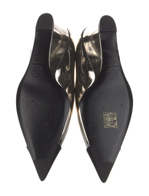 Chanel 2022 Interlocking CC Logo Pumps