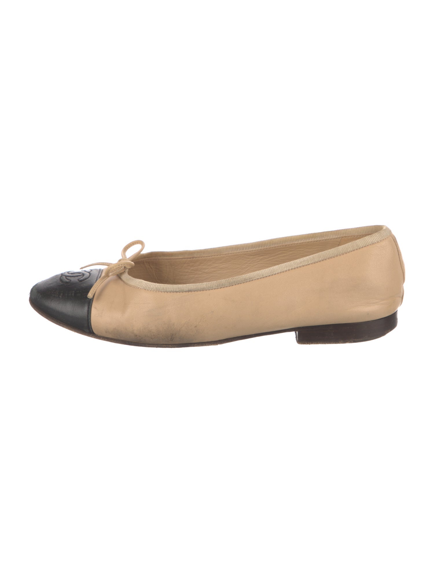 Chanel Interlocking CC Logo Leather Ballet Flats