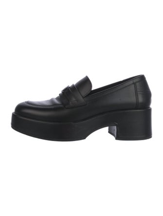 Chanel 2022 Interlocking CC Logo Loafers