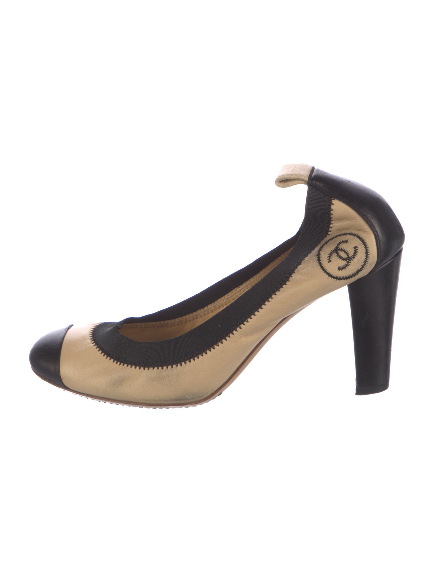 Chanel 2006 Interlocking CC Logo Pumps