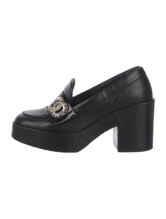 Chanel Interlocking CC Logo Leather Pumps