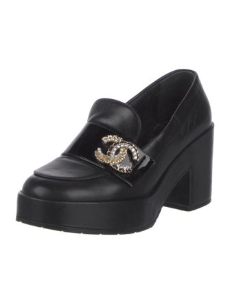 Chanel Interlocking CC Logo Leather Pumps