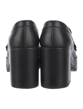 Chanel Interlocking CC Logo Leather Pumps