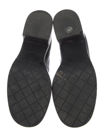 Chanel Interlocking CC Logo Leather Pumps