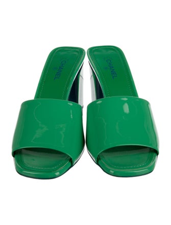Chanel Interlocking CC Logo Patent Leather Slides
