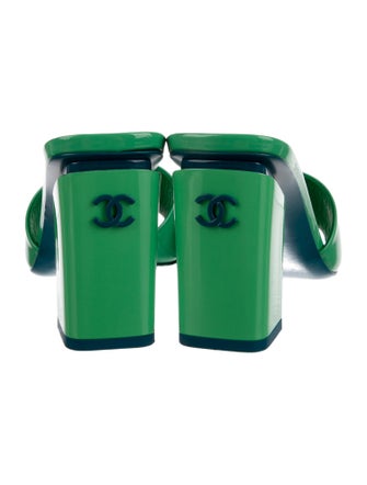 Chanel Interlocking CC Logo Patent Leather Slides