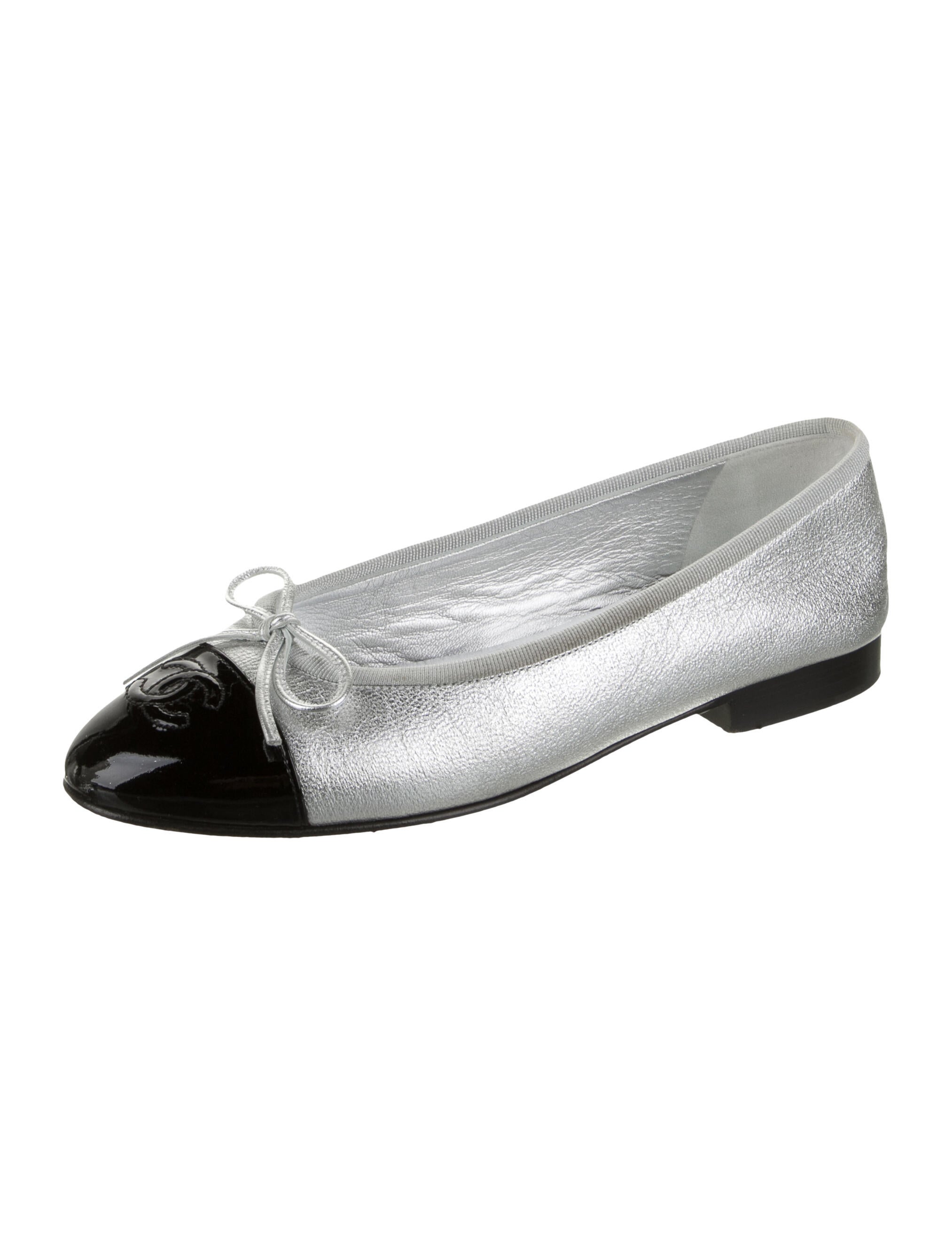 Chanel Interlocking CC Logo Leather Ballet Flats