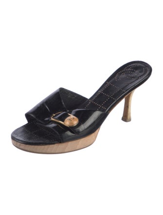 Chanel Interlocking CC Logo Patent Leather Slides