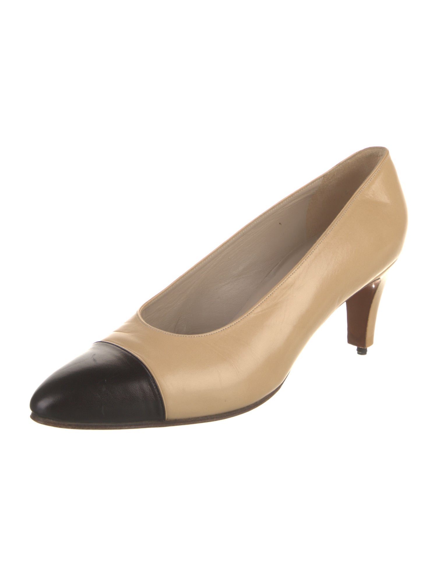 Chanel Interlocking CC Logo Leather Pumps