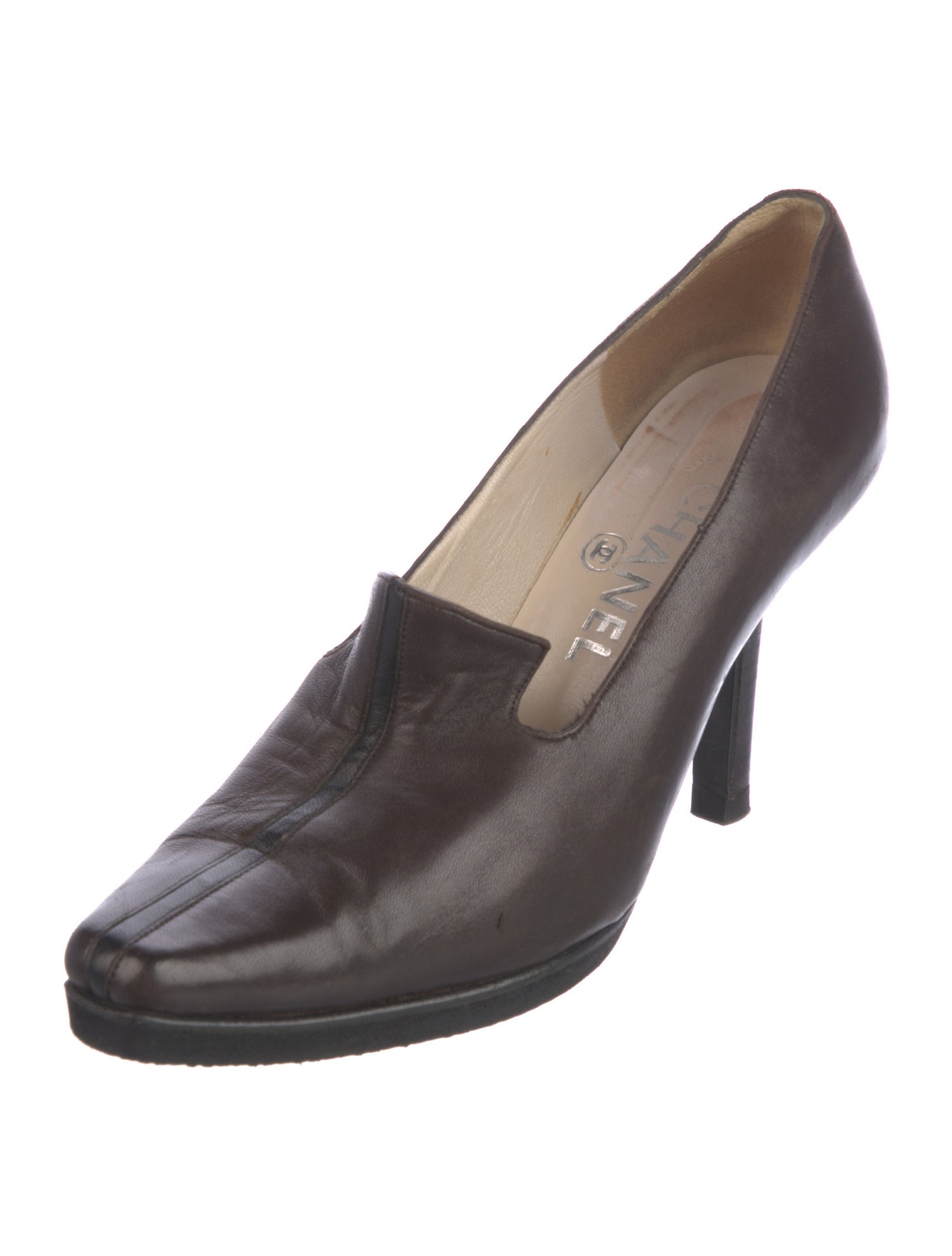 Chanel Interlocking CC Logo Leather Pumps