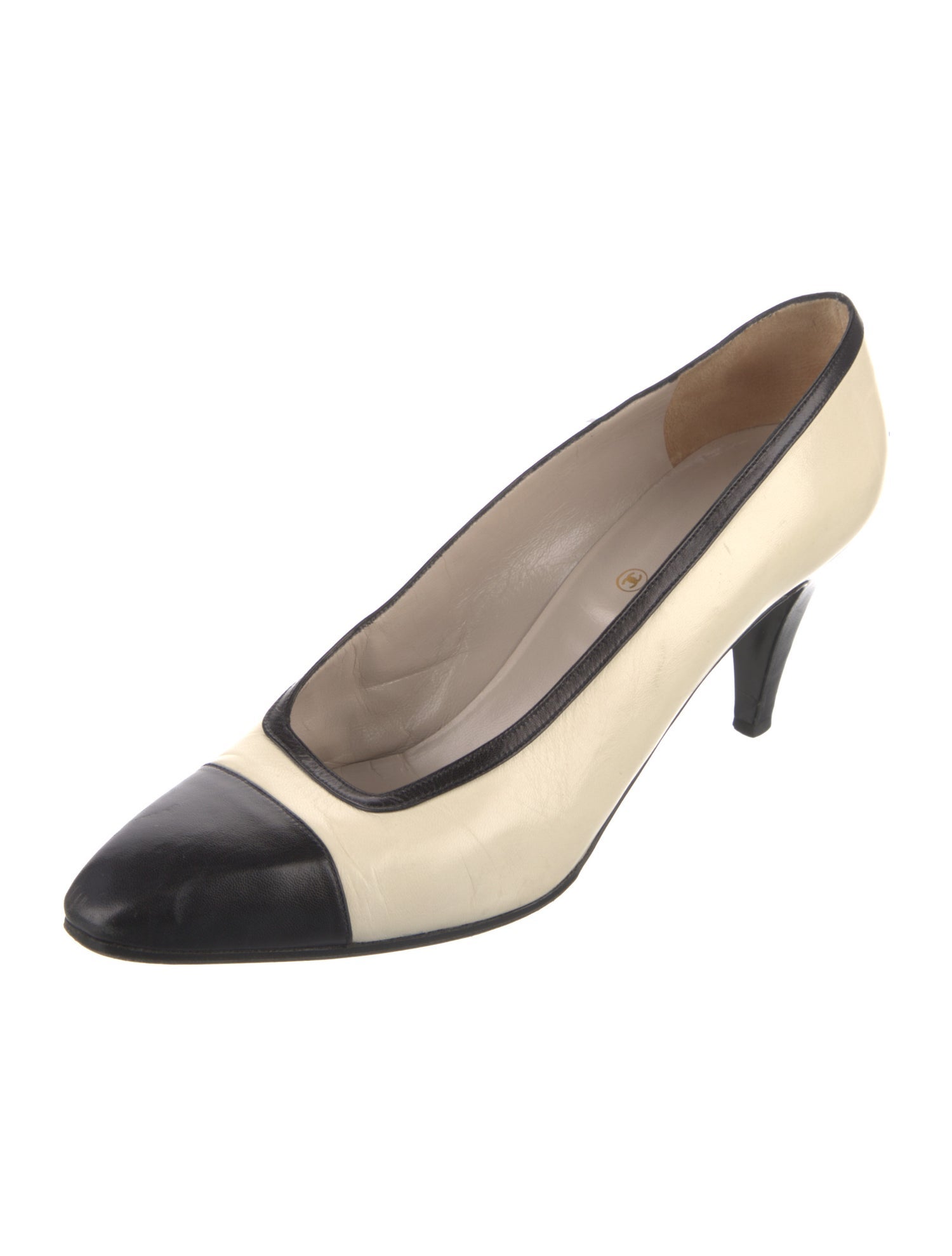 Chanel Interlocking CC Logo Leather Pumps