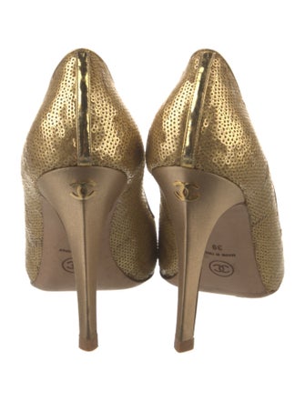 Chanel 2012 Interlocking CC Logo Pumps