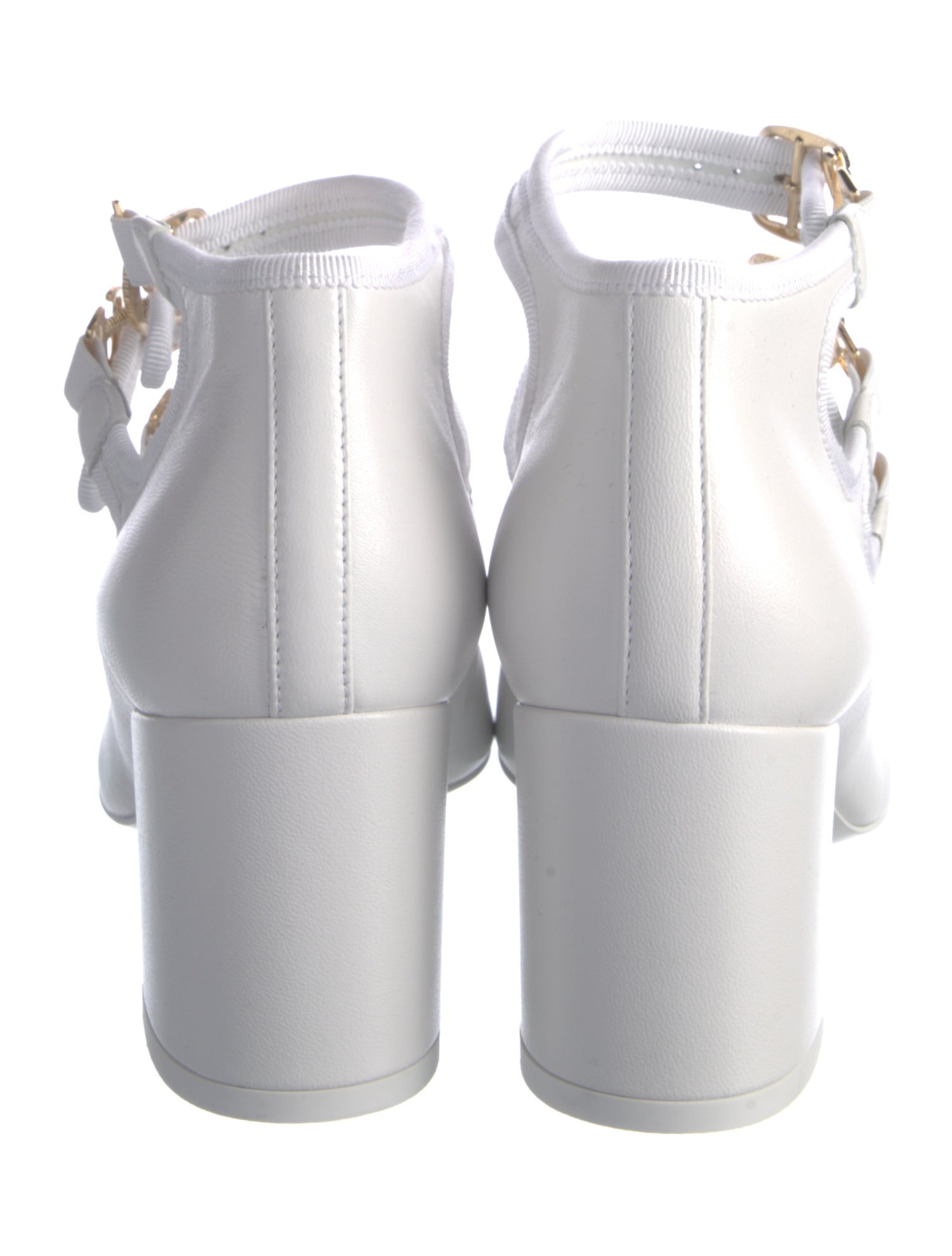 Chanel 2025 Interlocking CC Logo Pumps