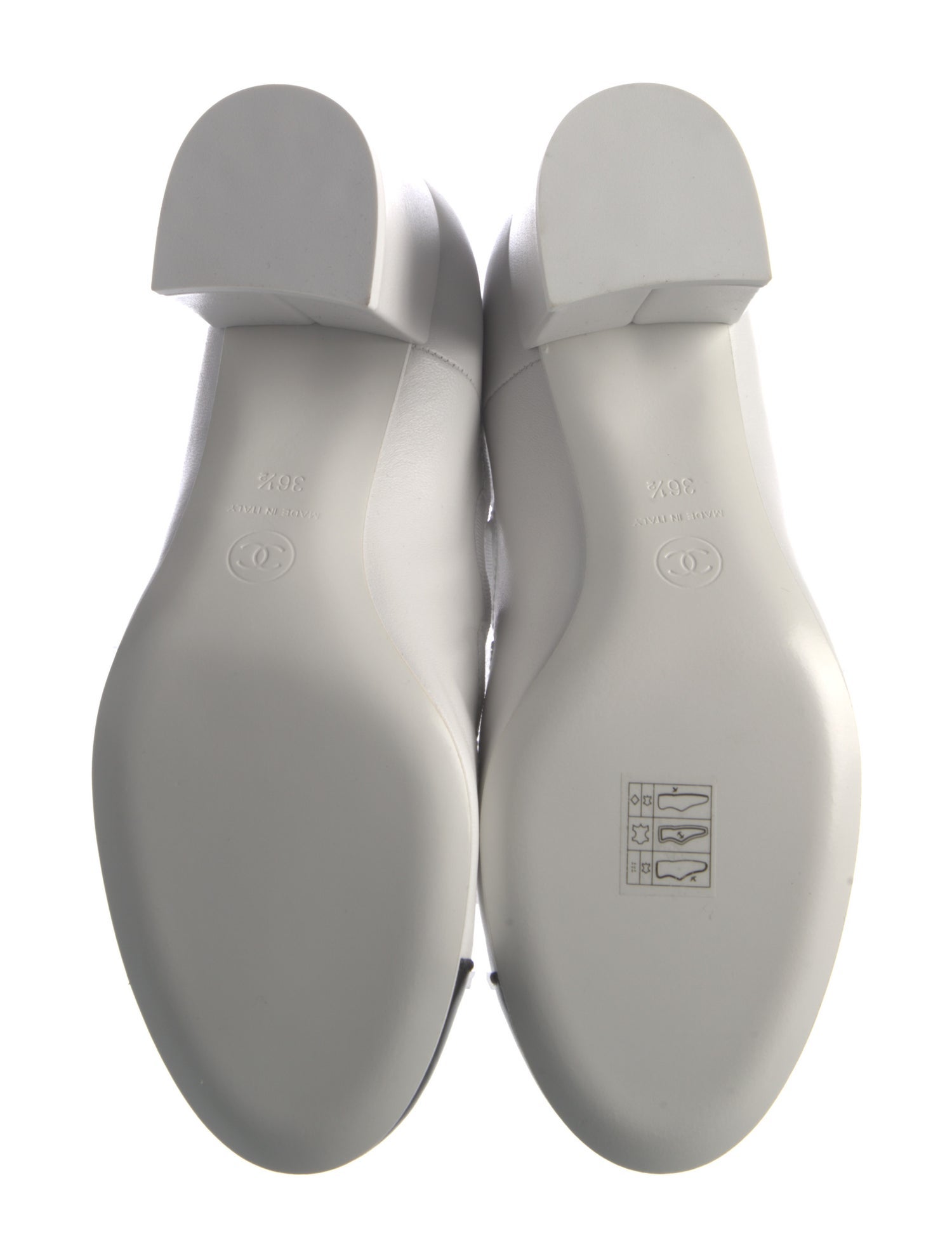 Chanel 2025 Interlocking CC Logo Pumps