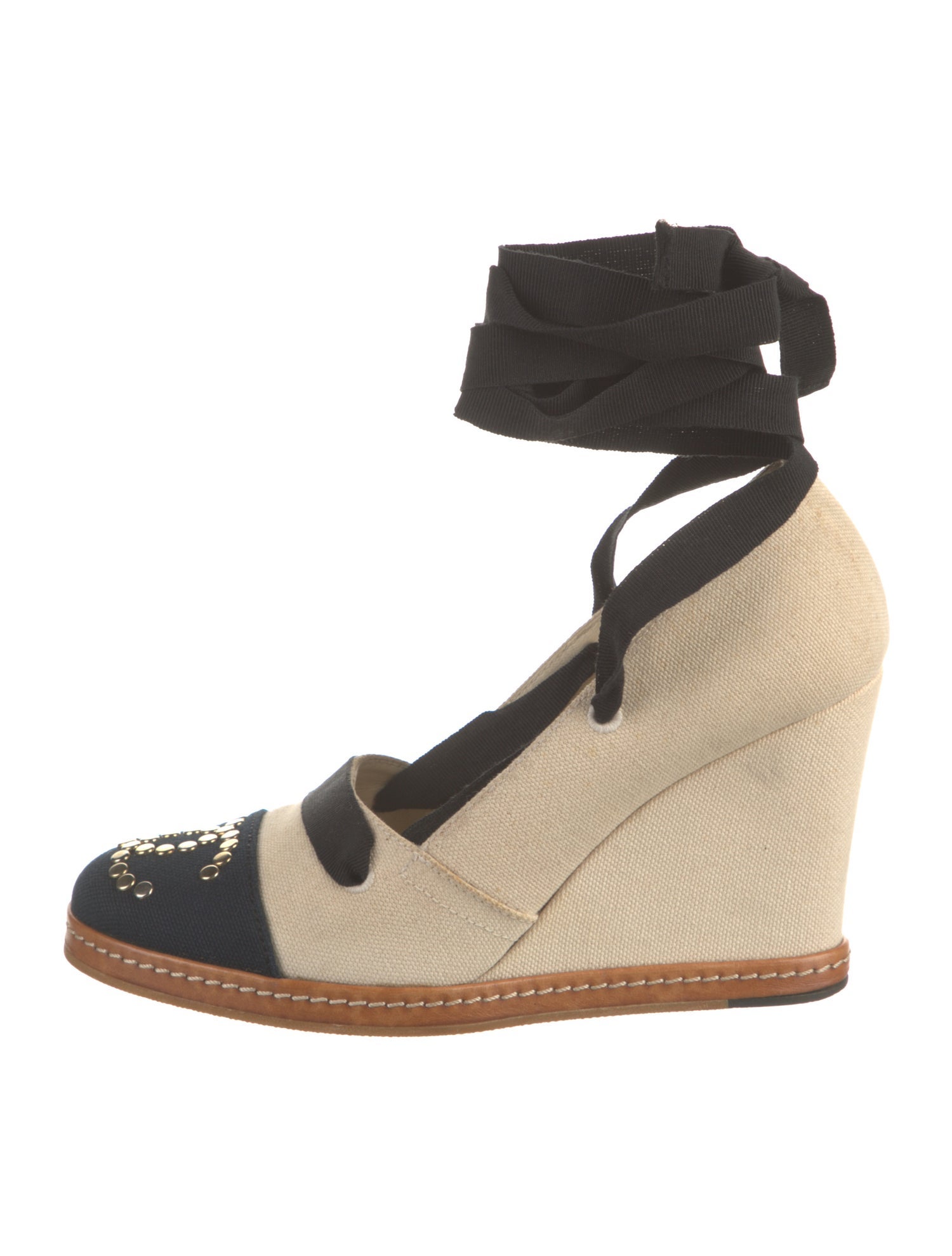 Chanel Interlocking CC Logo Canvas Pumps