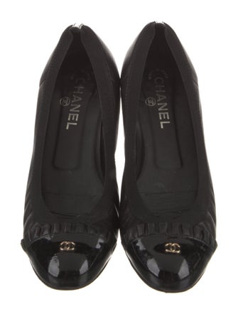 Chanel Interlocking CC Logo Leather Ballet Flats