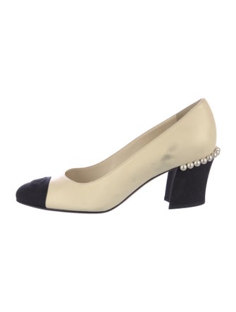 Chanel 2018 Interlocking CC Logo Pumps