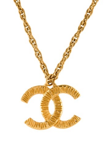 Chanel Pendant Necklace Vintage Textured CC