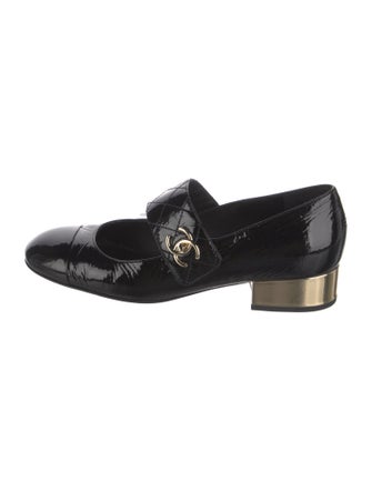 Chanel 2023 Interlocking CC Logo Pumps