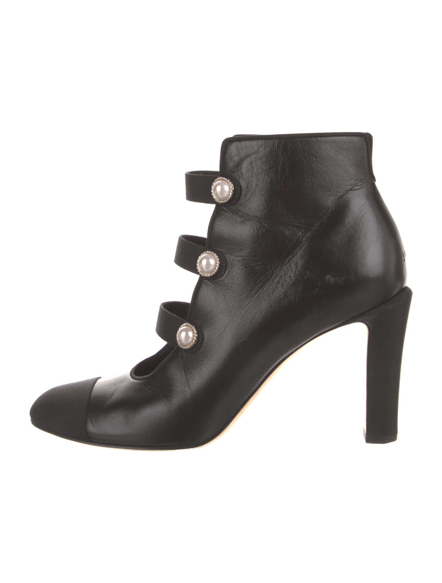 Chanel 2017 Interlocking CC Logo Pumps