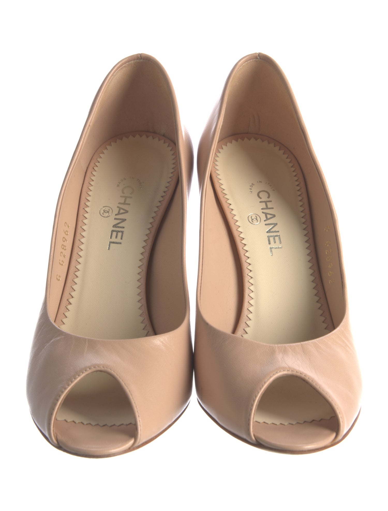 Chanel Interlocking CC Logo Leather Pumps