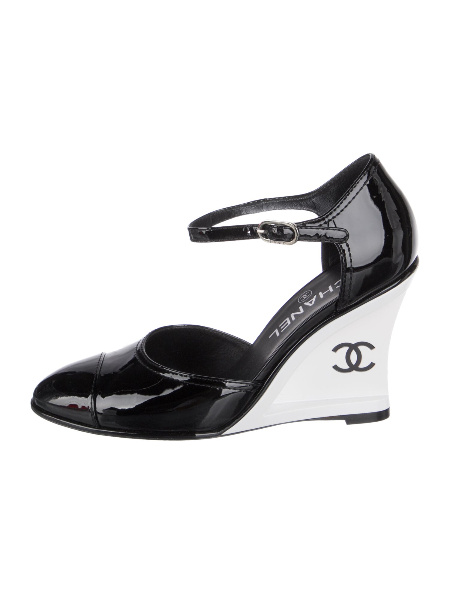 Chanel Interlocking CC Logo Patent Leather D'Orsay Pumps