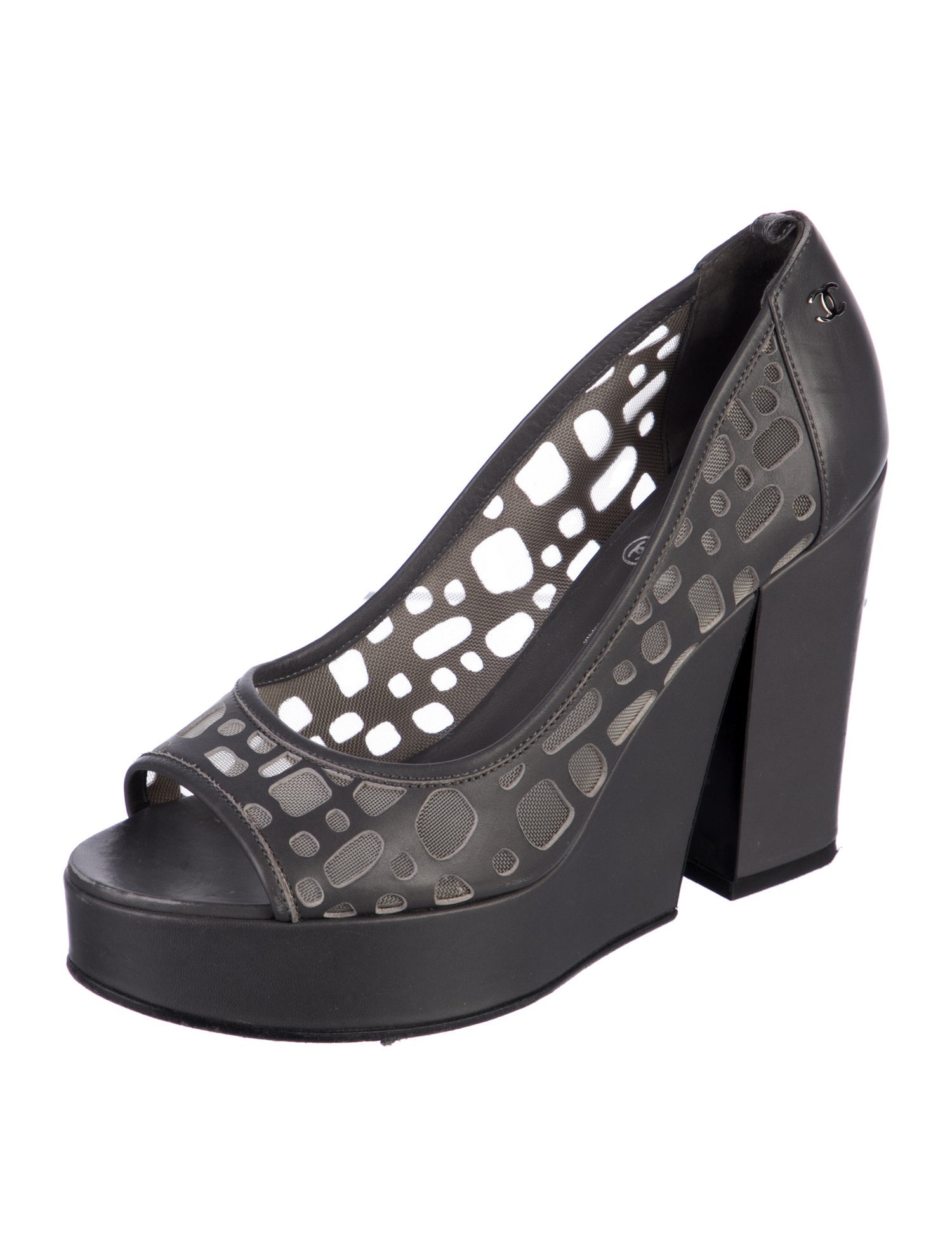 Chanel Interlocking CC Logo Leather Pumps