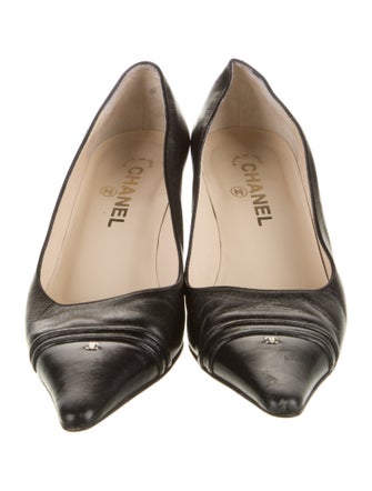 Chanel 2004 Interlocking CC Logo Pumps