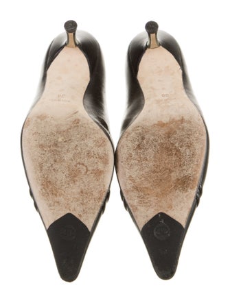 Chanel 2004 Interlocking CC Logo Pumps