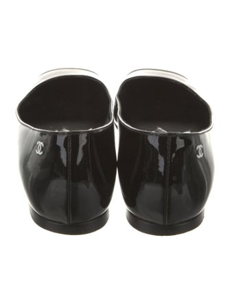 Chanel Interlocking CC Logo Patent Leather Flats