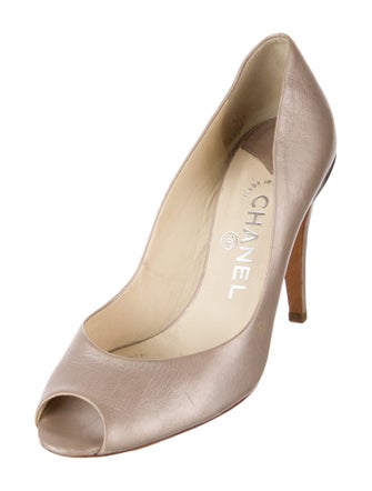 Chanel 2008 Interlocking CC Logo Pumps