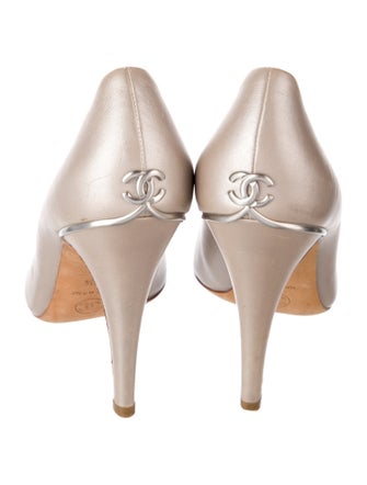 Chanel 2008 Interlocking CC Logo Pumps
