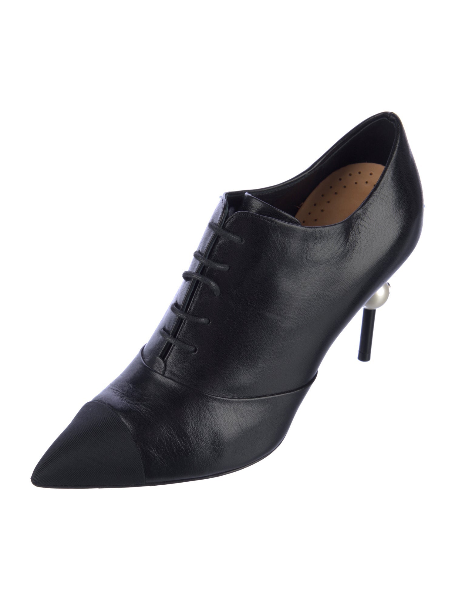 Chanel Interlocking CC Logo Goat Leather Pumps